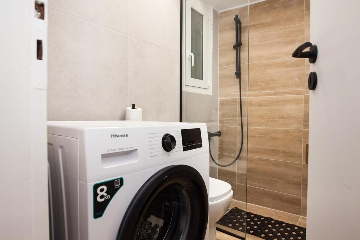 Contemporary Stylish Apartment Located Near Metaxourgeio Area Афіни Екстер'єр фото