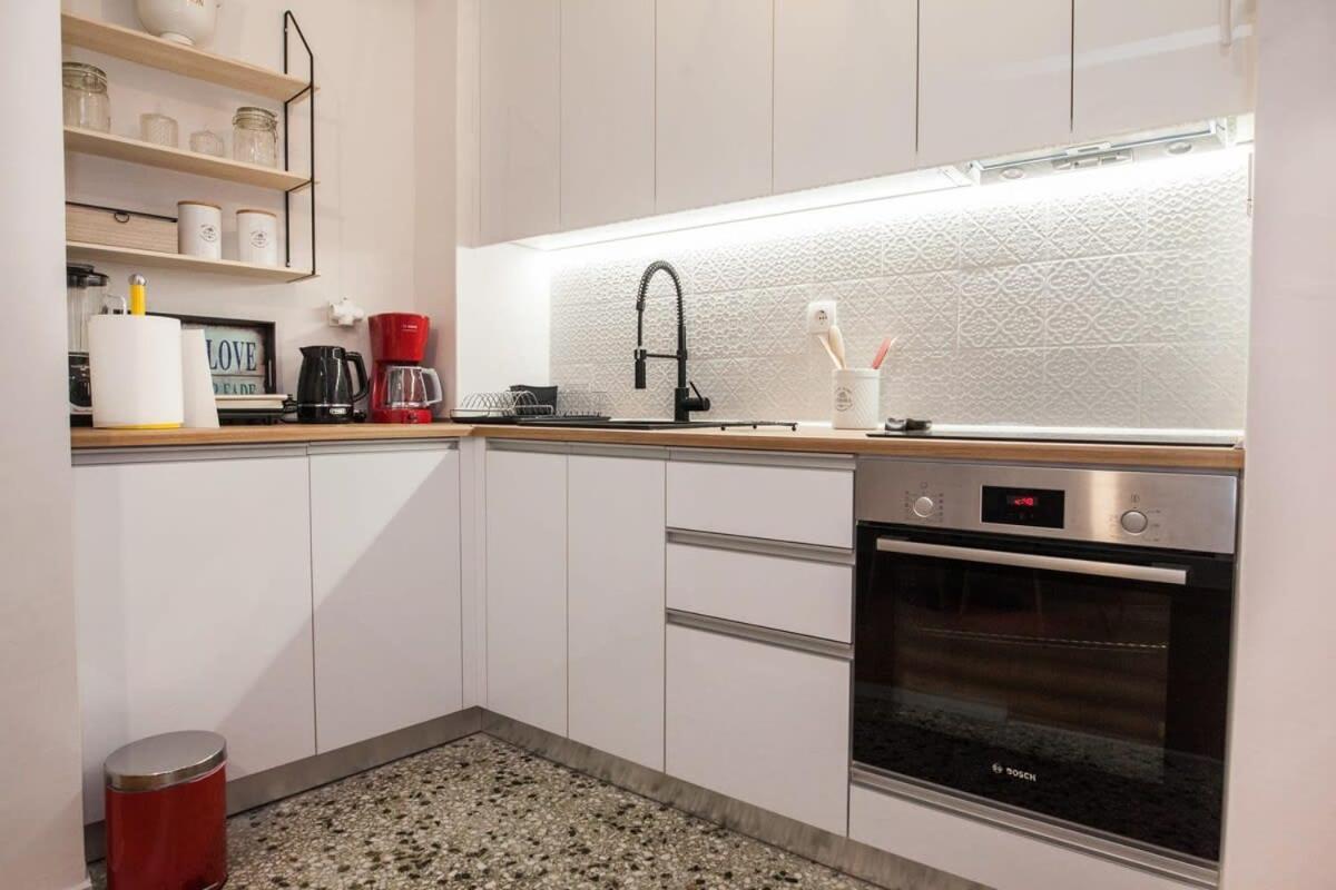 Contemporary Stylish Apartment Located Near Metaxourgeio Area Афіни Екстер'єр фото